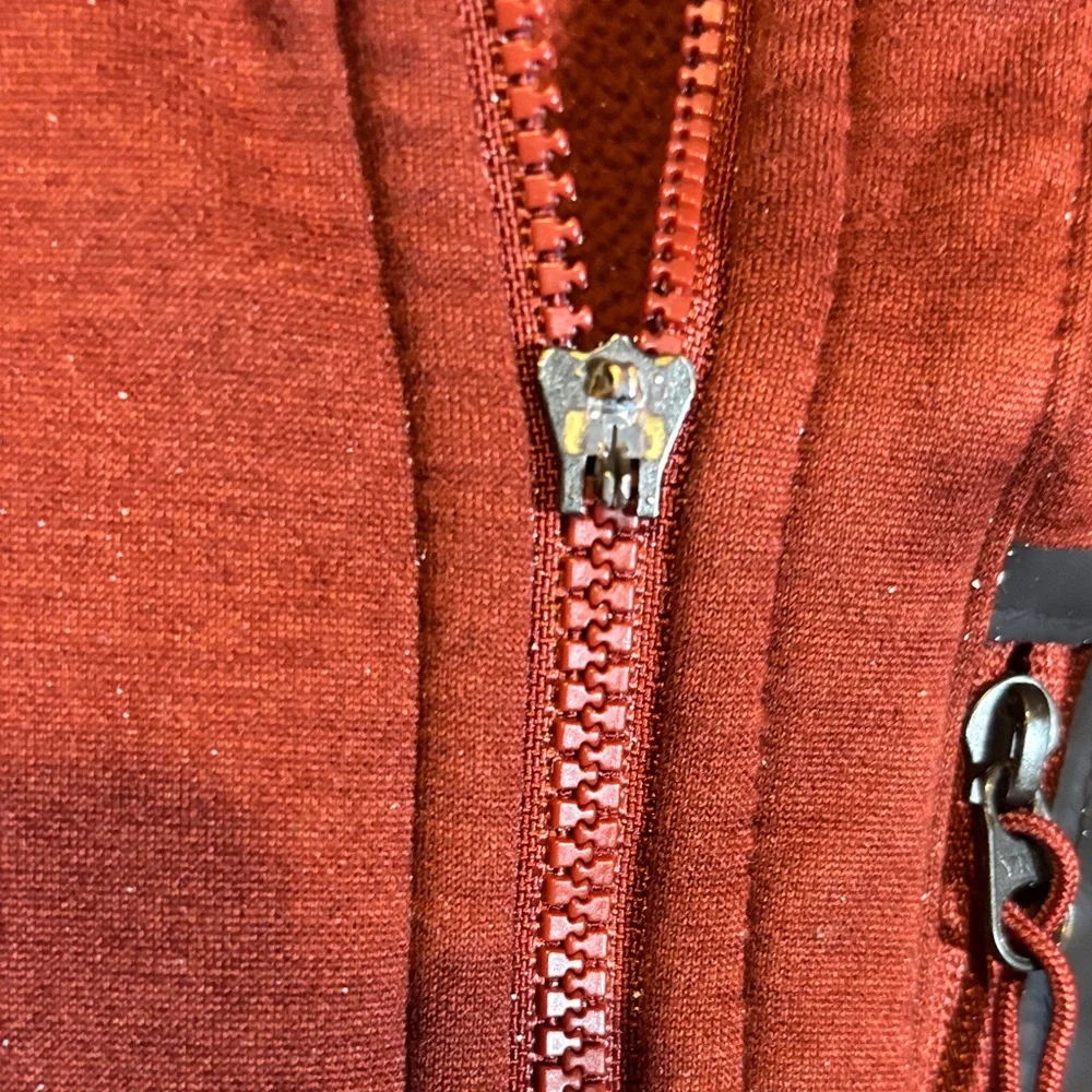 The North Face Men's Deep Red Lightweight Jacket - Picture 6 of 6